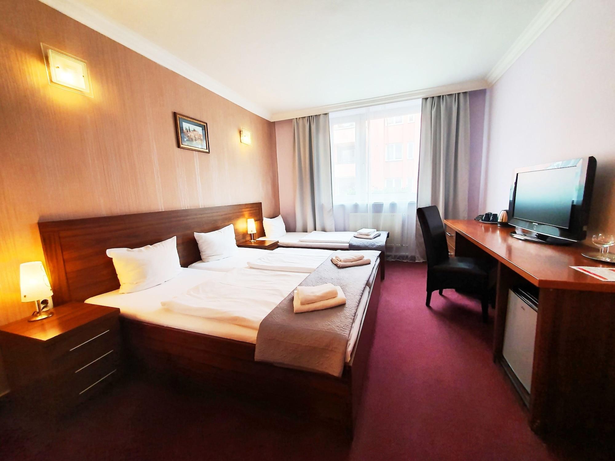 Relax Inn Прага Экстерьер фото